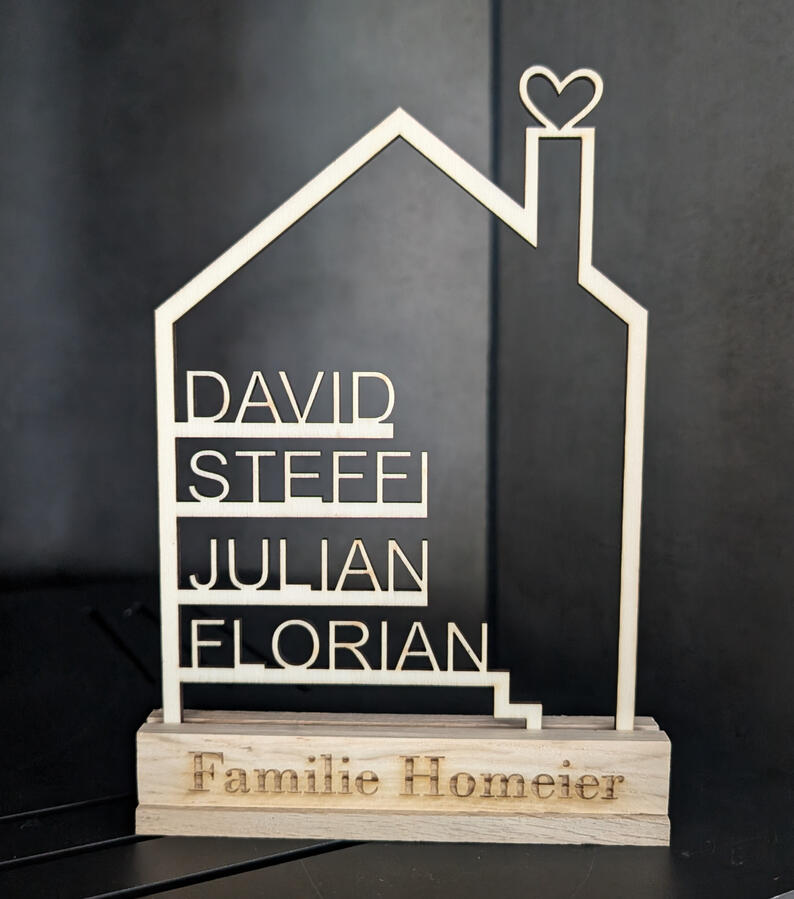 Haus mit Familiennamen &amp; Aufsteller